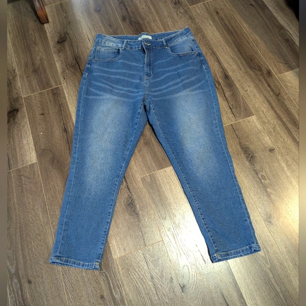 Mast &Harbour. High-rise Boyfriend. Classic Blue Women's Jeans. Tapered Hem. EUC